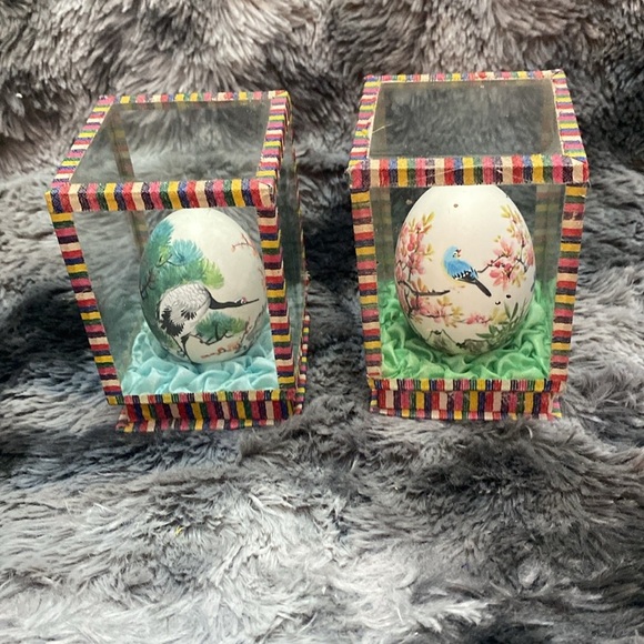 Vintage Oriental Hand-Painted Eggs In Display Cases - Picture 13 of 16